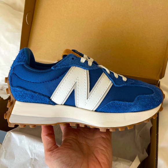 SOLD - Rare New Balance 327 Retro Sneaker Suede Atlantic Blue - Picture 2 of 7